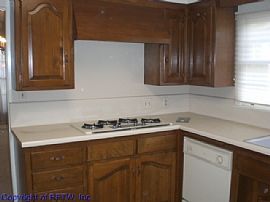 Outstanding 2 Bedroom Home with New Kitchen  in Riverside, CA (Photo 3 of 10)