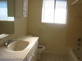 Splendid 2 Bedroom Duplex Home with Single Garage in Murrieta, CA (Photo 6 of 6)