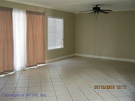 Impeccable 3 Br, 2.5 Ba Home Plus Den with Large Backyard in Moreno Valley, CA (Photo 4 of 9)