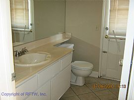 Impeccable 3 Br, 2.5 Ba Home Plus Den with Large Backyard in Moreno Valley, CA (Photo 5 of 9)