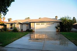 Beautiful 4 Bedroom Home with Den in Riverside, CA