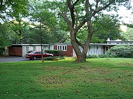 Spacious, Airy 3 Bedroom Home on 2.5 Acre in Bucks Co. in Southampton, PA