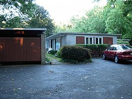 Spacious, Airy 3 Bedroom Home on 2.5 Acre in Bucks Co. in Southampton, PA (Photo 3 of 9)