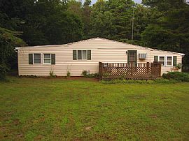 Beautiful 2 Bedroom Home - 1 Block From Lake in Millville, NJ (Photo 4 of 8)