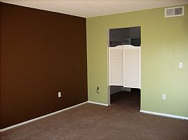 Spacious 1 Bedroom Condo with Brand New Carpet in Mesa, AZ (Photo 2 of 10)
