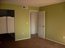 Spacious 1 Bedroom Condo with Brand New Carpet in Mesa, AZ (Photo 3 of 10)