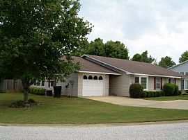 Very Convenient 3 Bedroom  Duplex Home with 1 Car Garage in Opelika, AL
