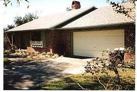 4 Bed Room 2 Bath Brick Home with Lake View and Pool/hot Tub in Eustis, FL (Photo 1 of 12)