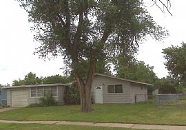 Great 3 Bedroom Ranch Home with Garage and Fenced Yard! in Salina, KS (Photo 1 of 6)
