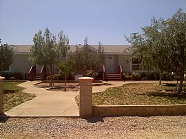 Awesome 3 Bedroom Home with Pool and Horse Property in Pearblossom, CA (Photo 2 of 2)