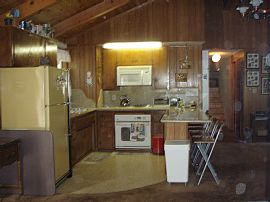 Newly Remodeled 3 Bedroom  Log Home in Mountain Ski Resort  in Wrightwood, CA (Photo 8 of 10)