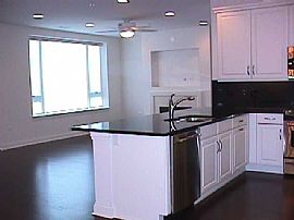 2/bedrooms/2bath 2 Garage Parking Near Lifetime Fitness in Burr Ridge, IL (Photo 5 of 12)