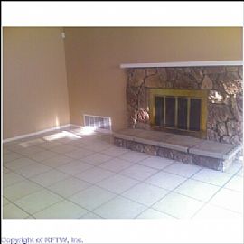 Quaint 2 Story, 3 Bedroom Home with Fireplace
 in Moreno Valley, CA (Photo 6 of 11)