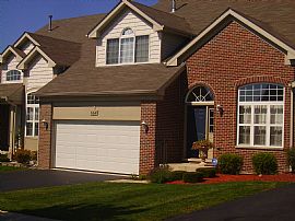 Beautiful 3 Bedroom Townhouse with 2 1/2 Car Garage   in Romeoville, IL