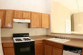 Great 2 Bedroom Townhouse in Quiet Gated Community in Henderson, NV (Photo 2 of 4)