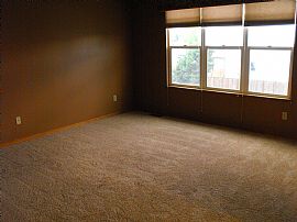 Large 4 Bedroom Home Near Ft. Carson and Shopping  in Fountain, CO (Photo 6 of 12)