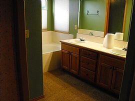 Large 4 Bedroom Home Near Ft. Carson and Shopping  in Fountain, CO (Photo 7 of 12)