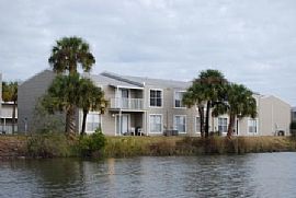 Manatee Bay Apartments in Daytona Beach, FL (Photo 2 of 7)