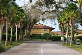 Prestigious 2 Bedroom Apartment Hidden Oaks Apartments in South Daytona, FL (Photo 2 of 7)