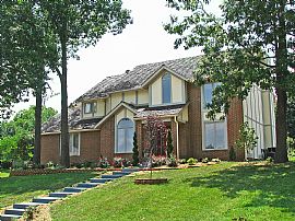 Fabulous 4 Bedroom Home in Grand Greystone in Springfield, MO