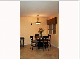 Spacious 2 Dual Master Bedroom Condo with Upgraded Carpet in San Diego, CA (Photo 4 of 5)