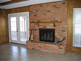 Beautiful 3 Bedroom Waterfront Home on Eagle Mountain in Newark, TX (Photo 7 of 8)