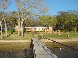 Beautiful 3 Bedroom Waterfront Home on Eagle Mountain in Newark, TX (Photo 8 of 8)