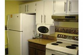 Terrific 2 Bedroom Townhouse in Popular Montgomery Village in Montgomery Village, MD (Photo 4 of 11)