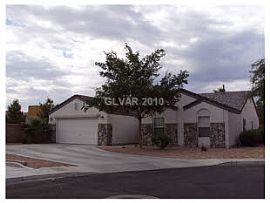 Beautiful 3 Bedroom Home with 2 Car Garage in Henderson, NV