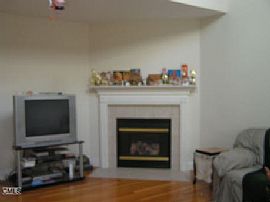2004 Built 3br 2.5 Ba Single Family House in Naugatuck, CT (Photo 5 of 11)