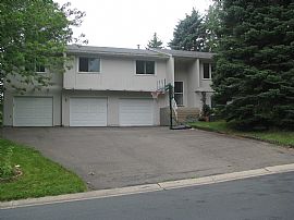 Beautiful 4 Bedroom Single Family Home with 3 Car Garage  in Eden Prairie, MN (Photo 6 of 9)