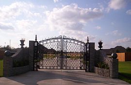 Luxury 2 Bedroom Townhome - Gated an Close to Shopping in Bonham, TX (Photo 2 of 5)