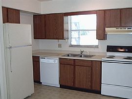 Exceptional 2 Bedroom Apartment Near Many Lakes in Winter Haven, FL (Photo 4 of 9)