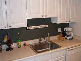 Cute 2 Bedroom Condo - End Unit with Lake View! in Kirkland, WA (Photo 3 of 4)