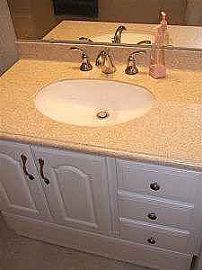 Cute 2 Bedroom Condo - End Unit with Lake View! in Kirkland, WA (Photo 4 of 4)