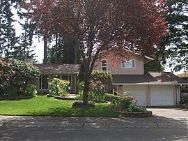 Tri-Level, 3 Bedroom Plus Den, Kingsgate Comm. in Kingsgate, WA