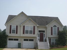 Beautiful 3 Bedroom Home in a Great Location - Hurry! in Jonesboro, GA