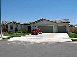 Gorgeous 3 Bedroom Home in 55+ Community in Bakersfield, CA