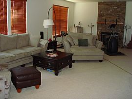 Spacious 4 Bedroom Brick Home with 3300 Sq. Ft. in Pingree Grove, IL (Photo 2 of 11)