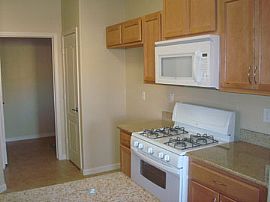 2 Br / 2ba Fallen Leaf Condo in Reno, NV (Photo 4 of 10)