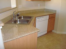 2 Br / 2ba Fallen Leaf Condo in Reno, NV (Photo 5 of 10)