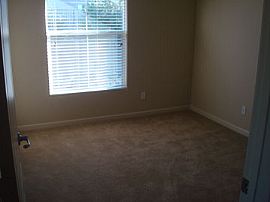2 Br / 2ba Fallen Leaf Condo in Reno, NV (Photo 9 of 10)