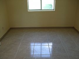 N.W. 3bdrm 3bth Home in Glendale, AZ (Photo 1 of 12)