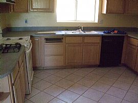 N.W. 3bdrm 3bth Home in Glendale, AZ (Photo 5 of 12)