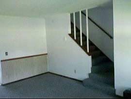 Cozy 2 Bedroom Duplex Townhouse with Garage - A Must See in Robbinsdale, MN (Photo 4 of 6)