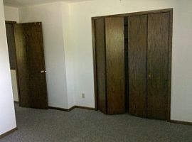 Cozy 2 Bedroom Duplex Townhouse with Garage - A Must See in Robbinsdale, MN (Photo 6 of 6)