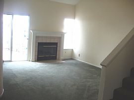 Spacious 3 Bedroom Townhouse on SF Border with Amazing Views  in Daly City, CA (Photo 11 of 12)