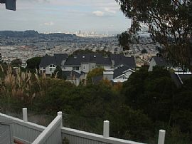 Spacious 3 Bedroom Townhouse on SF Border with Amazing Views  in Daly City, CA (Photo 12 of 12)