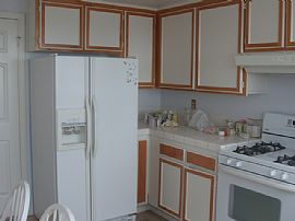 Spacious 3 Bedroom Townhouse on SF Border with Amazing Views  in Daly City, CA (Photo 3 of 12)