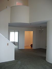 Spacious 3 Bedroom Townhouse on SF Border with Amazing Views  in Daly City, CA (Photo 5 of 12)